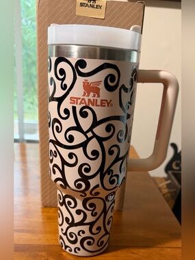 Intricate Black Floral Print vinyl decal Stanley Quencher H20 Tumbler - NWT 🖤🤍